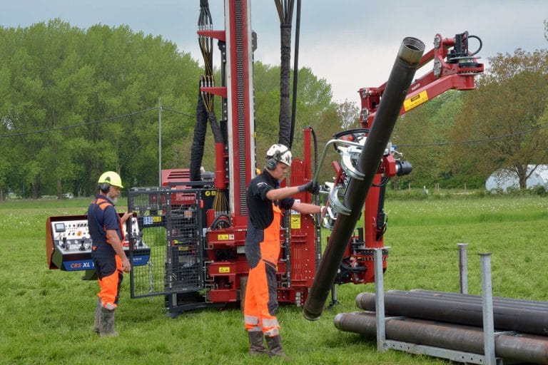 Sistema de carga automatizada de tubos y varillas